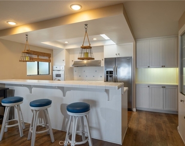 1303 E Balboa Boulevard - Photo Thumbnail 7