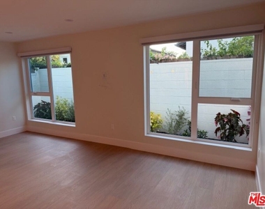 5191 5191 Lindley Avenue - Photo Thumbnail 21