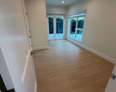 5191 5191 Lindley Avenue - Photo Thumbnail 15