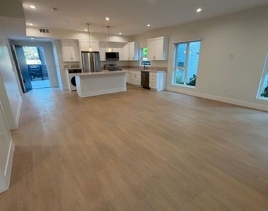5191 5191 Lindley Avenue - Photo Thumbnail 14