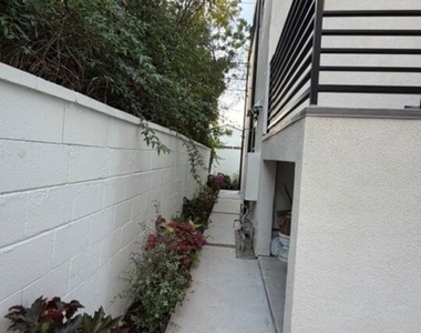 5191 5191 Lindley Avenue - Photo Thumbnail 38