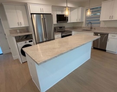 5191 5191 Lindley Avenue - Photo Thumbnail 32