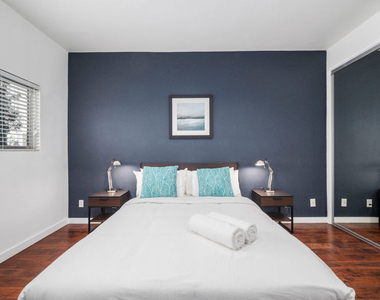 1818 Thayer Avenue - Photo Thumbnail 10