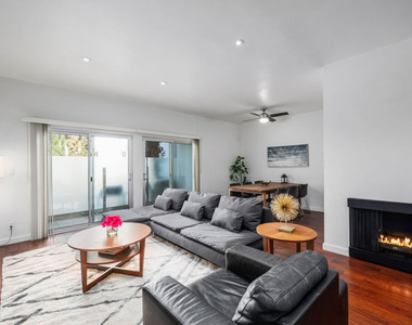 1818 Thayer Avenue - Photo Thumbnail 12