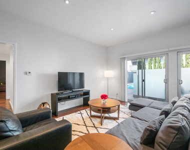 1818 Thayer Avenue - Photo Thumbnail 13
