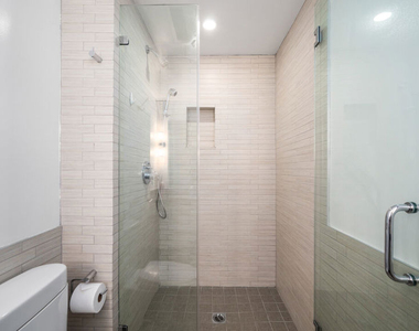 1818 Thayer Avenue - Photo Thumbnail 6