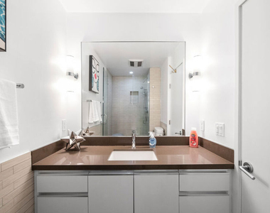 1818 Thayer Avenue - Photo Thumbnail 7