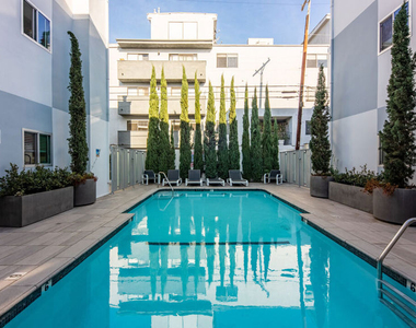 1818 Thayer Avenue - Photo Thumbnail 20