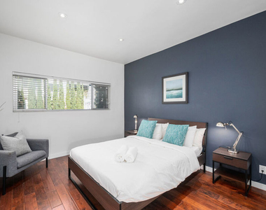 1818 Thayer Avenue - Photo Thumbnail 9