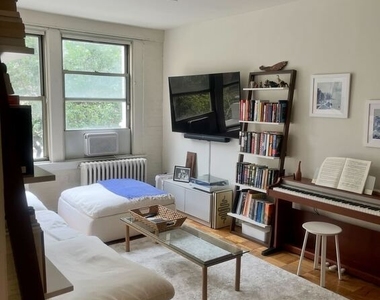 30 Christopher Street - Photo Thumbnail 5