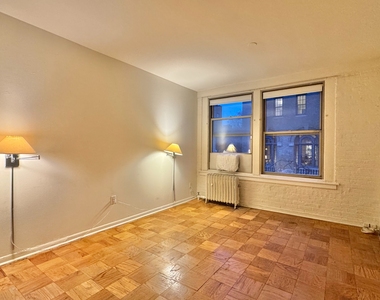 30 Christopher Street - Photo Thumbnail 2