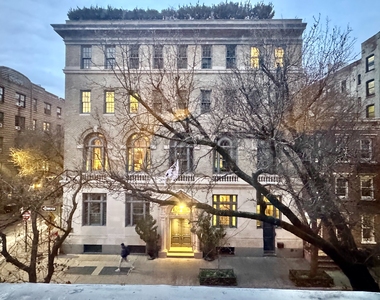 30 Christopher Street - Photo Thumbnail 3