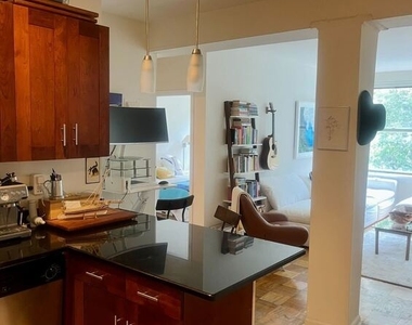 30 Christopher Street - Photo Thumbnail 7