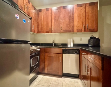 30 Christopher Street - Photo Thumbnail 8