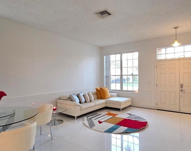 661 Lake Wellington Drive - Photo Thumbnail 4