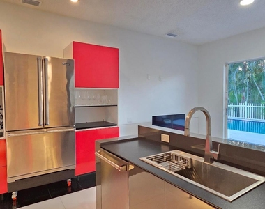 661 Lake Wellington Drive - Photo Thumbnail 7