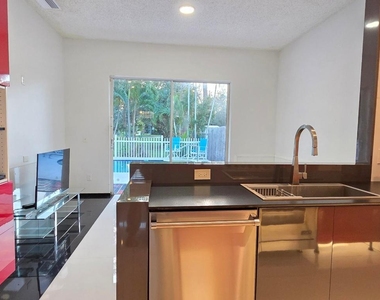 661 Lake Wellington Drive - Photo Thumbnail 9