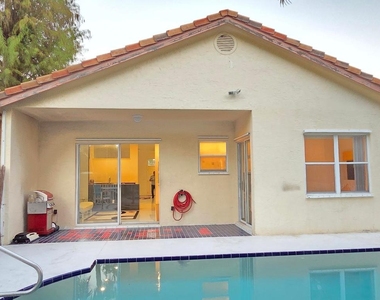 661 Lake Wellington Drive - Photo Thumbnail 3