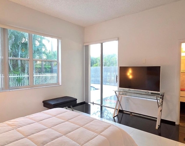 661 Lake Wellington Drive - Photo Thumbnail 27