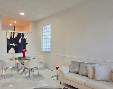 661 Lake Wellington Drive - Photo Thumbnail 12