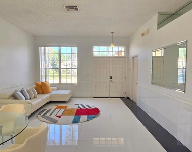 661 Lake Wellington Drive - Photo Thumbnail 5