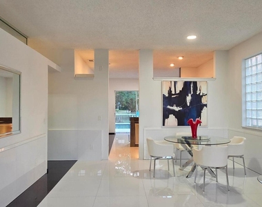 661 Lake Wellington Drive - Photo Thumbnail 13