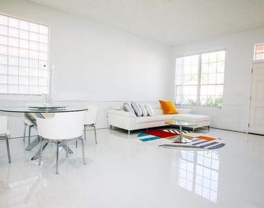 661 Lake Wellington Drive - Photo Thumbnail 14