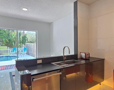 661 Lake Wellington Drive - Photo Thumbnail 75