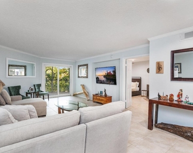 961 S Ocean Drive - Photo Thumbnail 11
