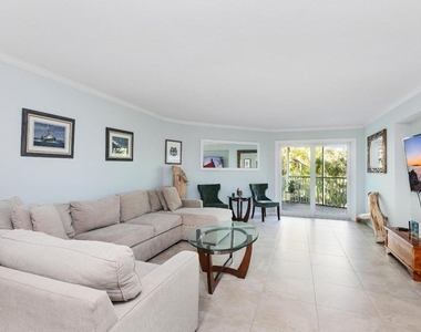 961 S Ocean Drive - Photo Thumbnail 12