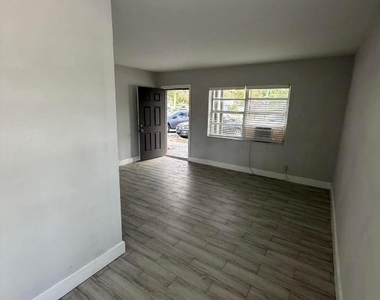 2722 Poinsettia Avenue - Photo Thumbnail 1