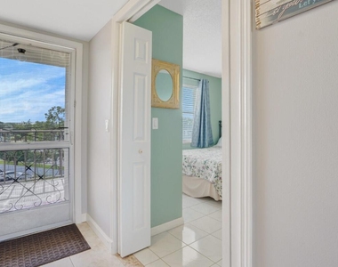 3959 Via Poinciana - Photo Thumbnail 4