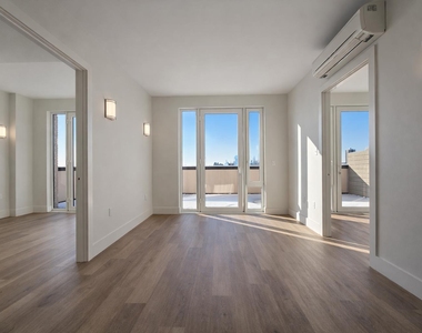 91 Bruckner Blvd - Photo Thumbnail 2