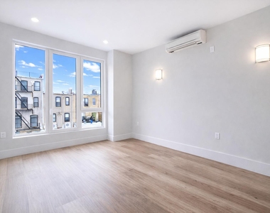 91 Bruckner Blvd - Photo Thumbnail 3