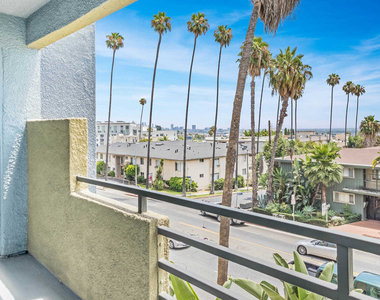 1710 N Fuller Ave - Photo Thumbnail 21