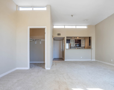 1710 N Fuller Ave - Photo Thumbnail 11
