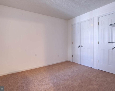 1007 Fallcrest Court - Photo Thumbnail 5