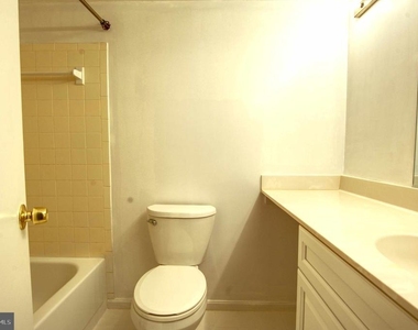 1007 Fallcrest Court - Photo Thumbnail 8