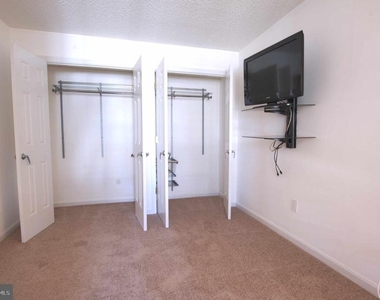 1007 Fallcrest Court - Photo Thumbnail 2
