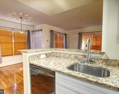 1007 Fallcrest Court - Photo Thumbnail 12