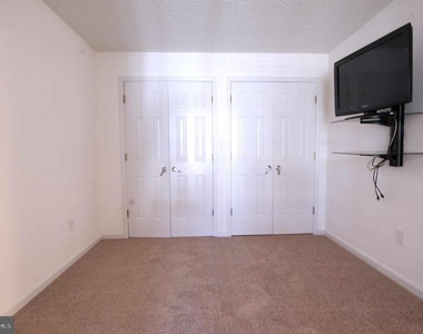 1007 Fallcrest Court - Photo Thumbnail 4