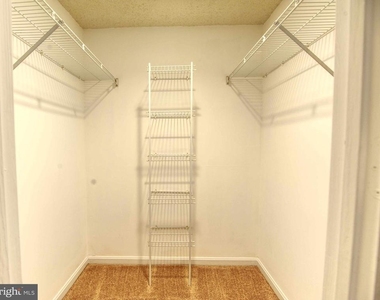 1007 Fallcrest Court - Photo Thumbnail 7