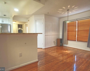 1007 Fallcrest Court - Photo Thumbnail 17
