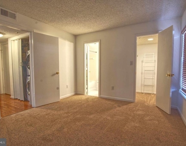 1007 Fallcrest Court - Photo Thumbnail 10