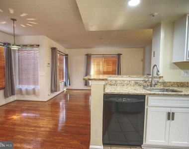 1007 Fallcrest Court - Photo Thumbnail 14