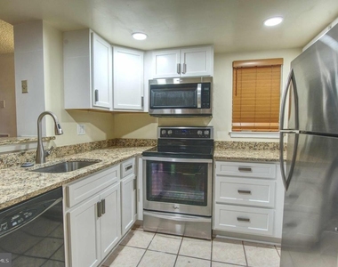 1007 Fallcrest Court - Photo Thumbnail 15