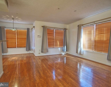 1007 Fallcrest Court - Photo Thumbnail 20