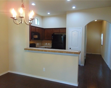185 Creekside Villa Dr - Photo Thumbnail 3