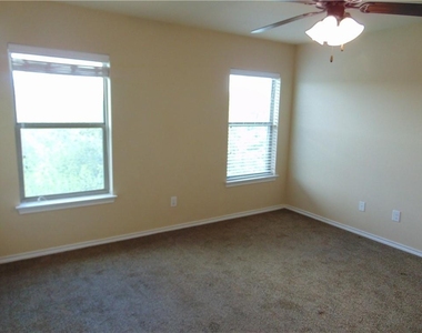 185 Creekside Villa Dr - Photo Thumbnail 6