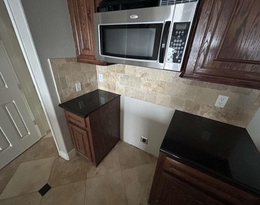 7039 Kingston Cove Lane - Photo Thumbnail 8